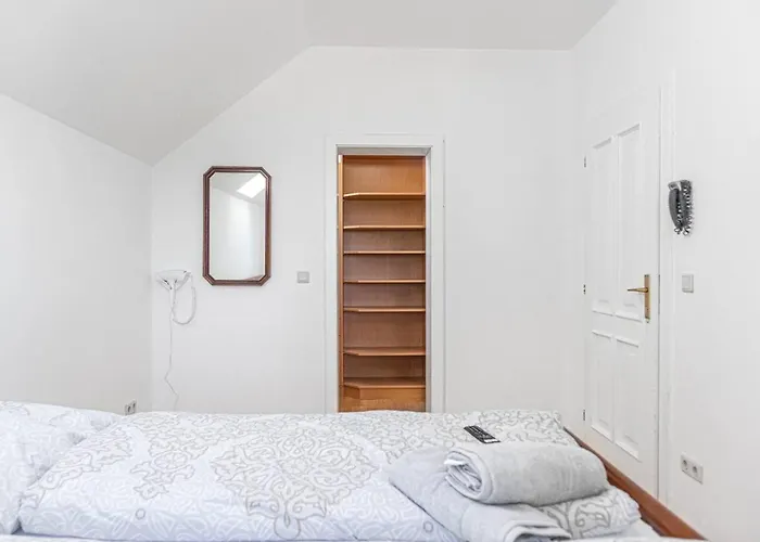 Comfortable In A Beautiful House Gd Viena