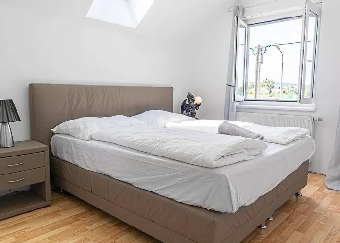 Comfortable In A Beautiful House Gd Viena