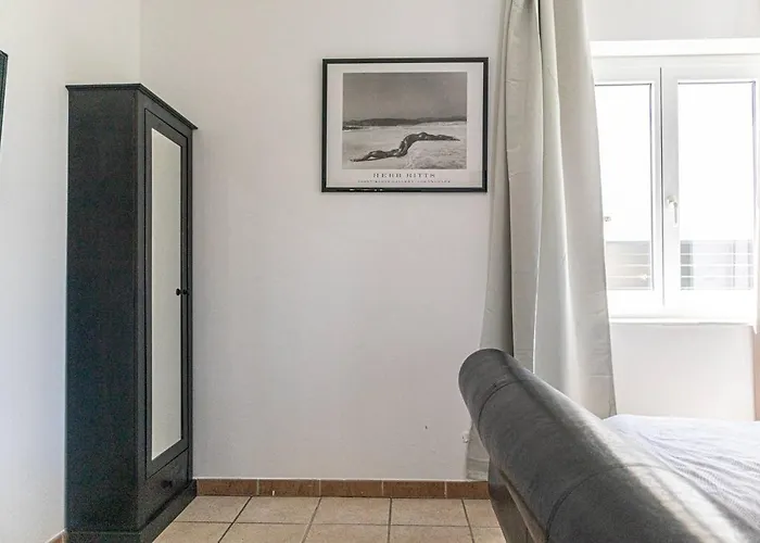 Comfortable In A Beautiful House Gd Viena