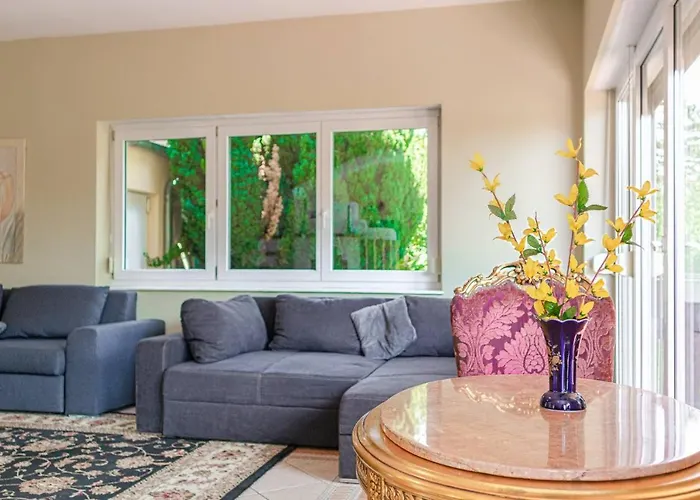 Comfortable In A Beautiful House Gd