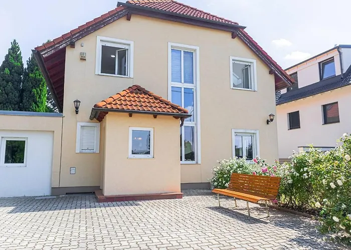 Comfortable In A Beautiful House Gd Viena