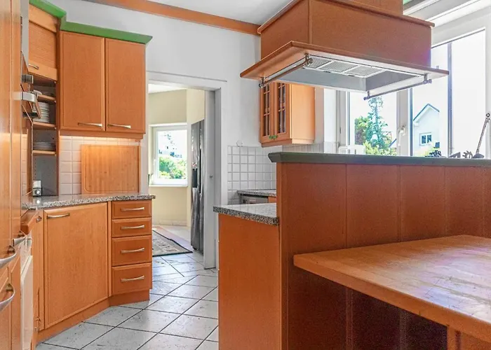 Comfortable In A Beautiful House Gd *