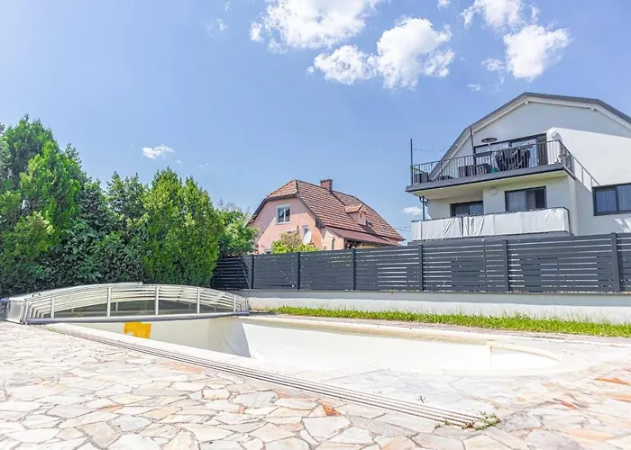 Comfortable In A Beautiful House Gd Viena