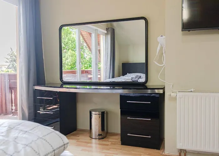 Comfortable In A Beautiful House Gd Viena