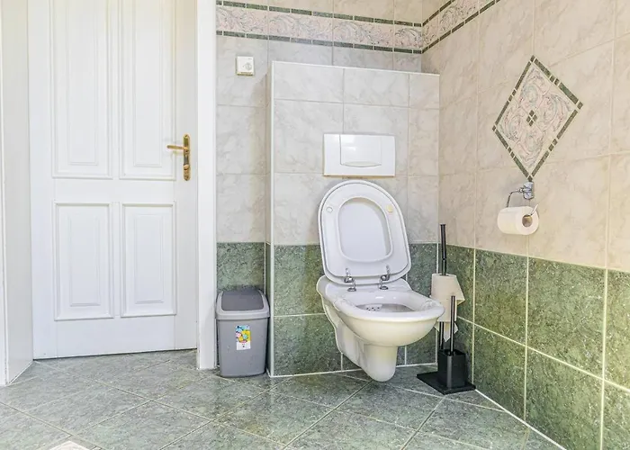 Comfortable In A Beautiful House Gd