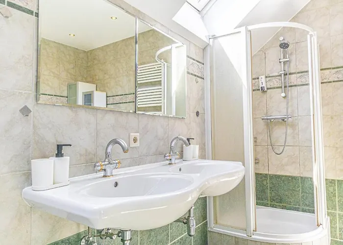 Comfortable In A Beautiful House Gd Viena
