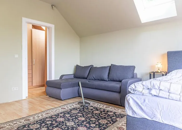 Comfortable In A Beautiful House Gd Viena