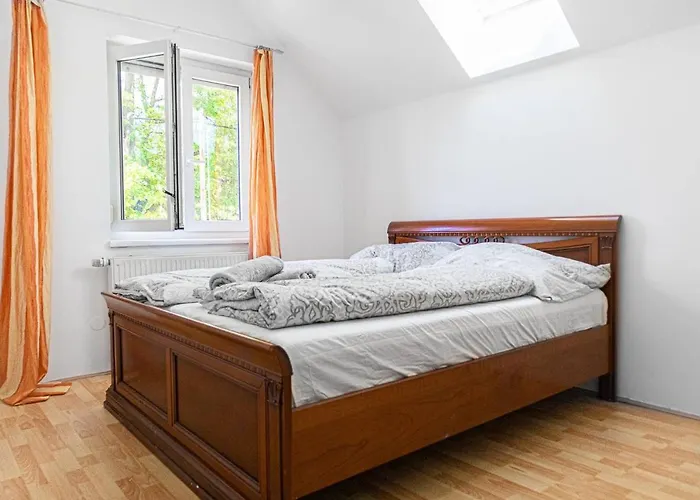 Comfortable In A Beautiful House Gd *